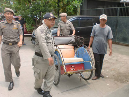 81 Becak Terjaring Razia Di Cilincing