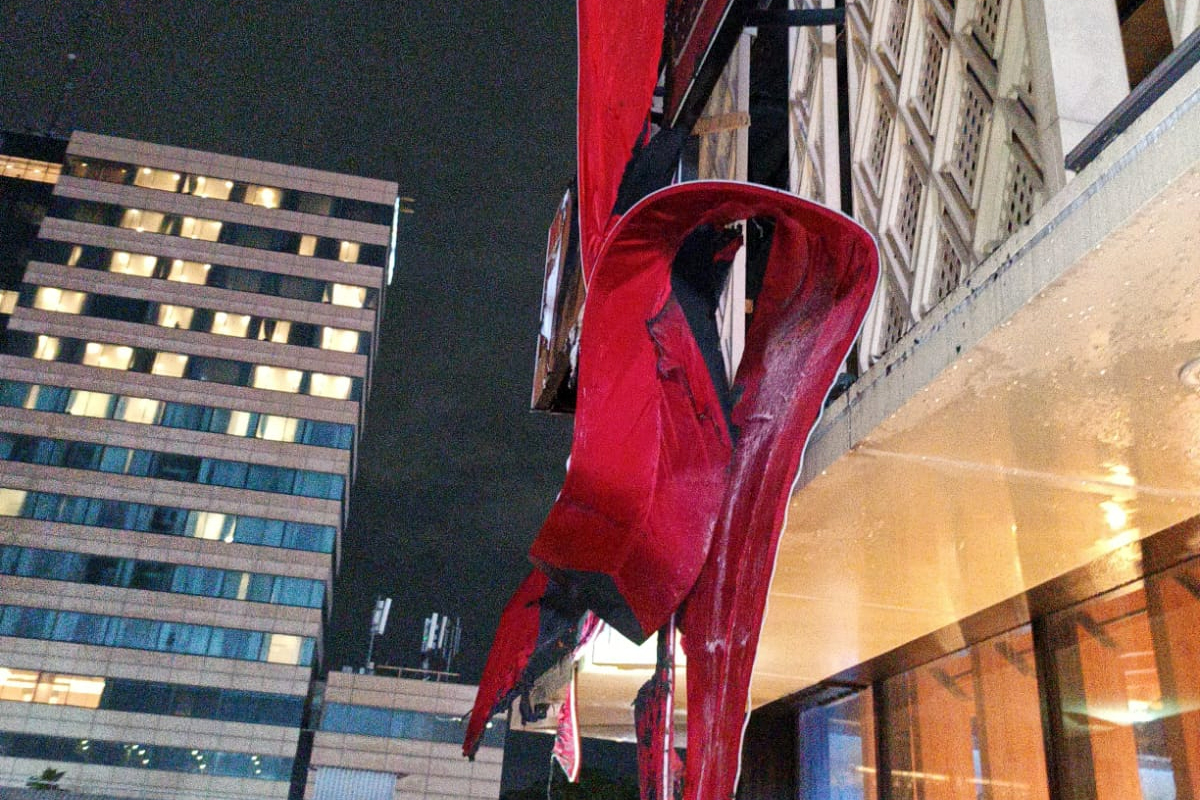 Kebakaran billboard pusat perbelanjaan di Menteng