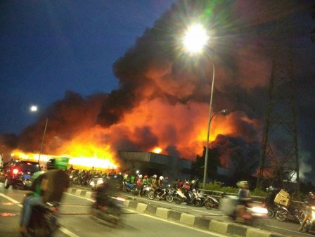 Api Hanguskan Kios di Blok III Pasar Senen