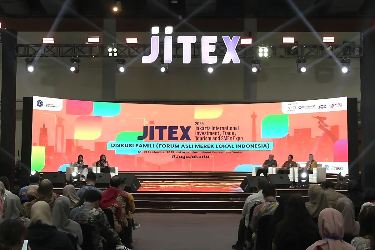 Talkshow Famili mendukung Gerakan Kamis Pakai Lokal di JITEX 2025