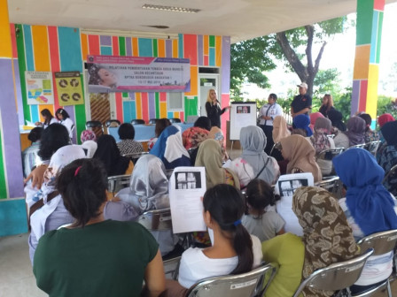 Warga Antusias Ikuti Pelatihan Salon Kecantikan di RPTRA Borobudur