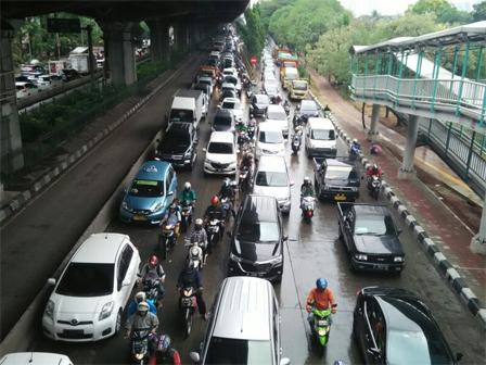 30 Anggota Dishub Dikerahkan Urai Kemacetan Lalin di Jl Yos Sudarso
