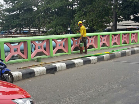  Jembatan Plumpang Koja Dicat Ulang