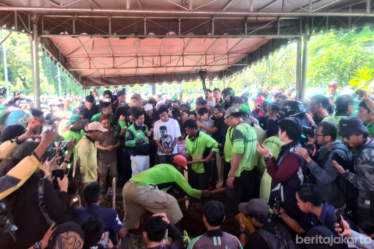 Prosesi pemakaman almarhum Affan Kurniawan di TPU Karet Bivak, Jakarta Pusat, Sabtu (29/8)