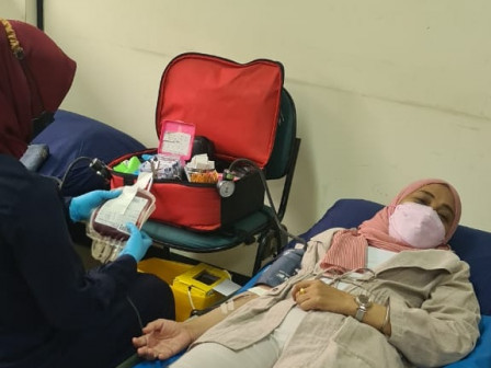 Puluhan Pegawai di Kecamatan Tanah Abang Gelar Aksi Donor Darah