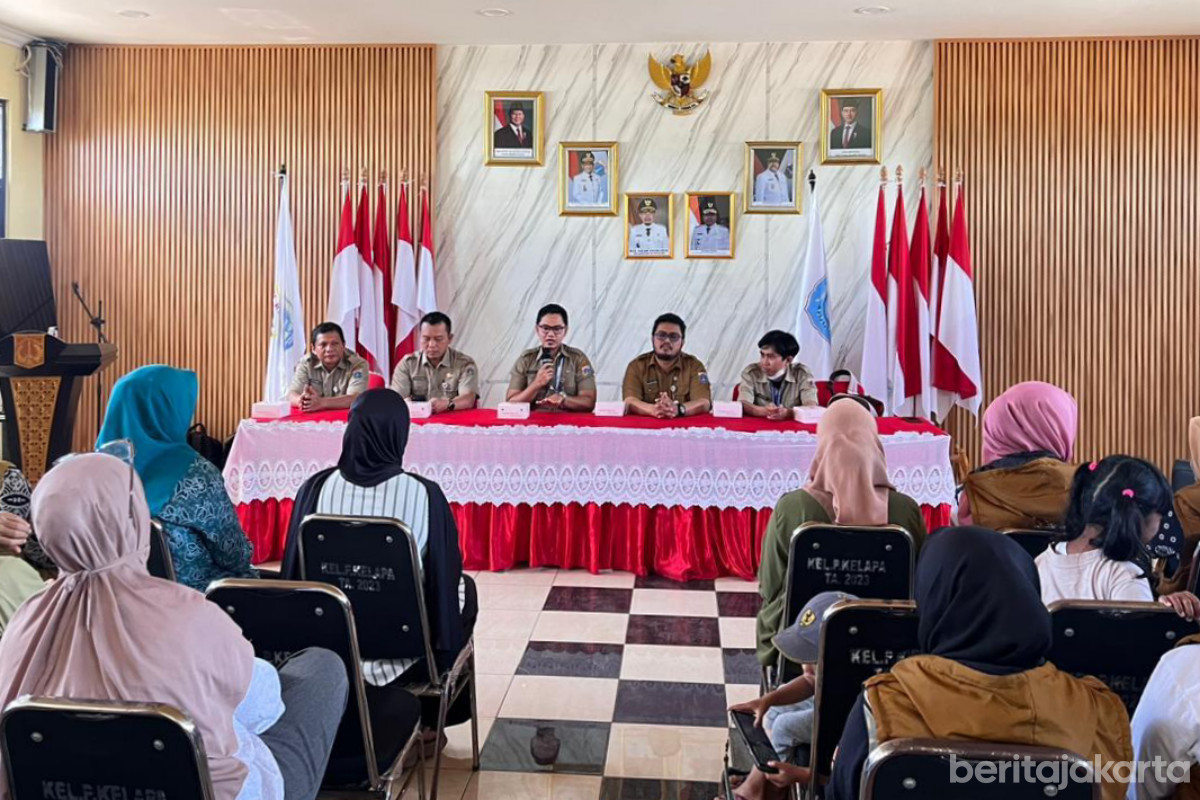 Warga Pulau Kelapa Antusias Ikuti Uji Coba Aplikasi Tentang Anak 