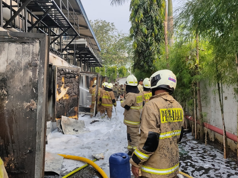 Kebakaran Pabrik Makanan Siap Saji Berhasil Dipadamkan