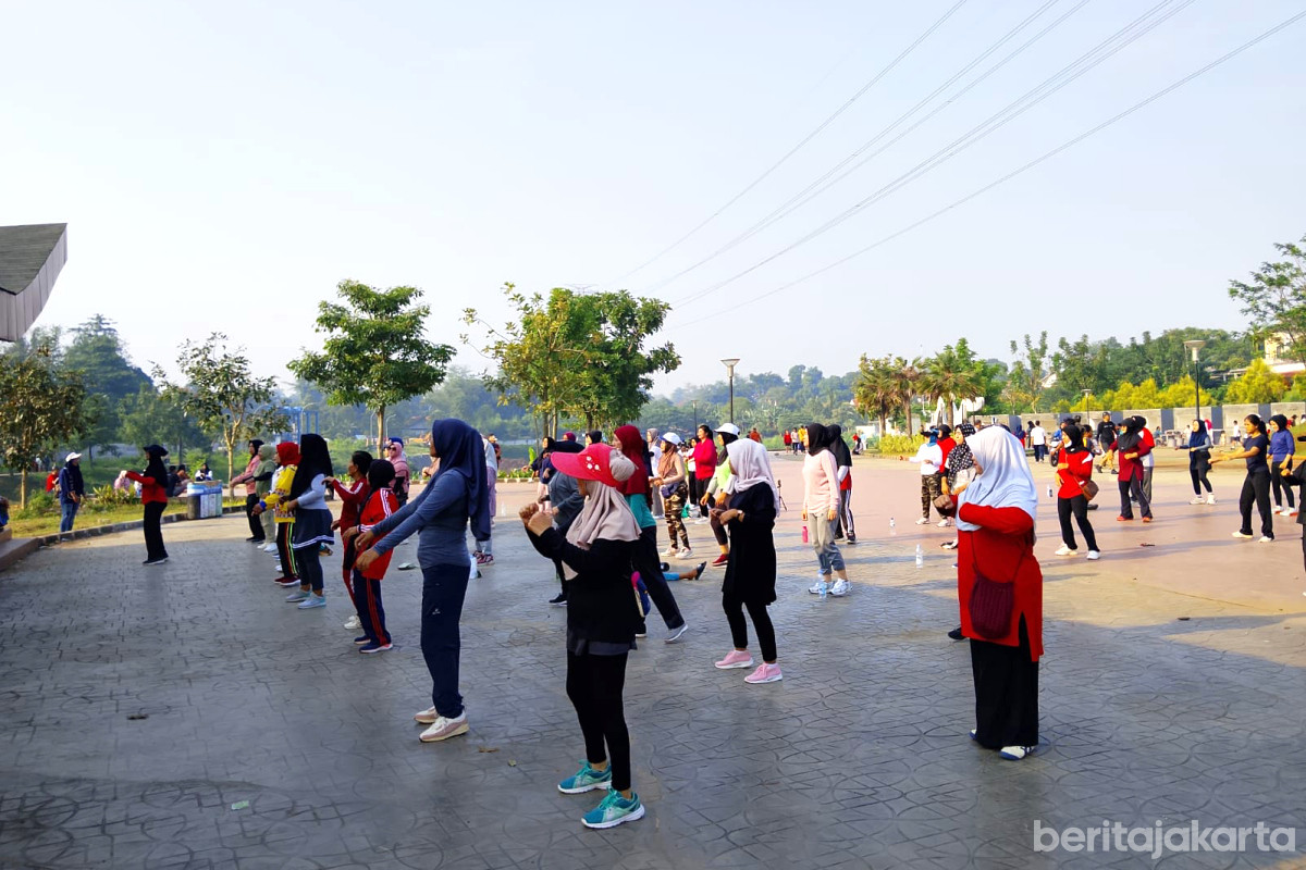 Ratusan warga senam bersama di Ruang Limpah Sungai Pondok Ranggon