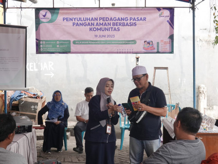 Pedagang Pasar Waru Diedukasi Keamanan Pangan di Sarana Peredaran 