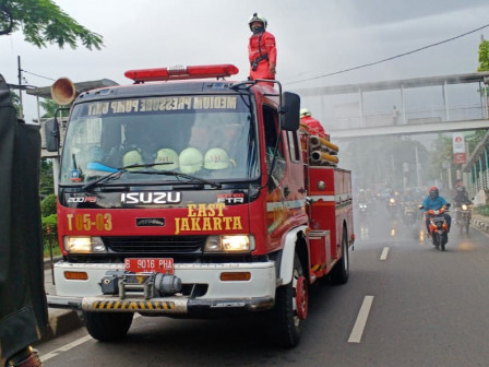 Tujuh Ruas Jalan Utama di Jaktim Disemprot Disinfektan