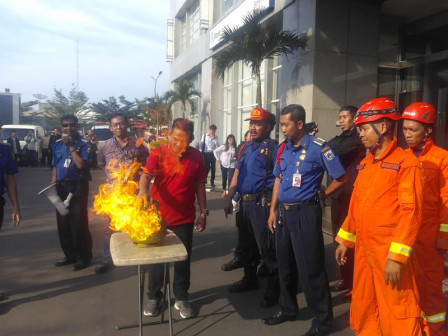 Gulkarmat Jakut Gelar Simulasi Evakuasi Bencana di Pewarta Tower