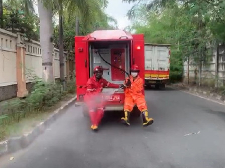  Tiga Jalan Utama di Tanjung Priok Disemprot Cairan Disinfektan