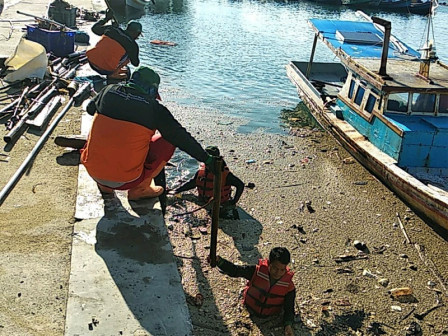  1,6 Ton Kubik Sampah Kiriman Berhasil Diangkat dari Pesisir Pulau Sebira