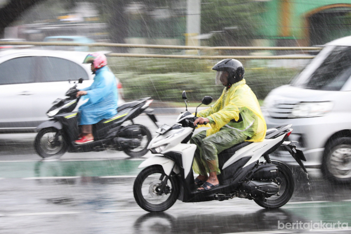 Cuaca Berawan dan Gerimis Selimuti Jakarta 