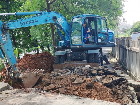 Crossing Saluran Air di RW 05 Cipmel Mulai Dikerjakan