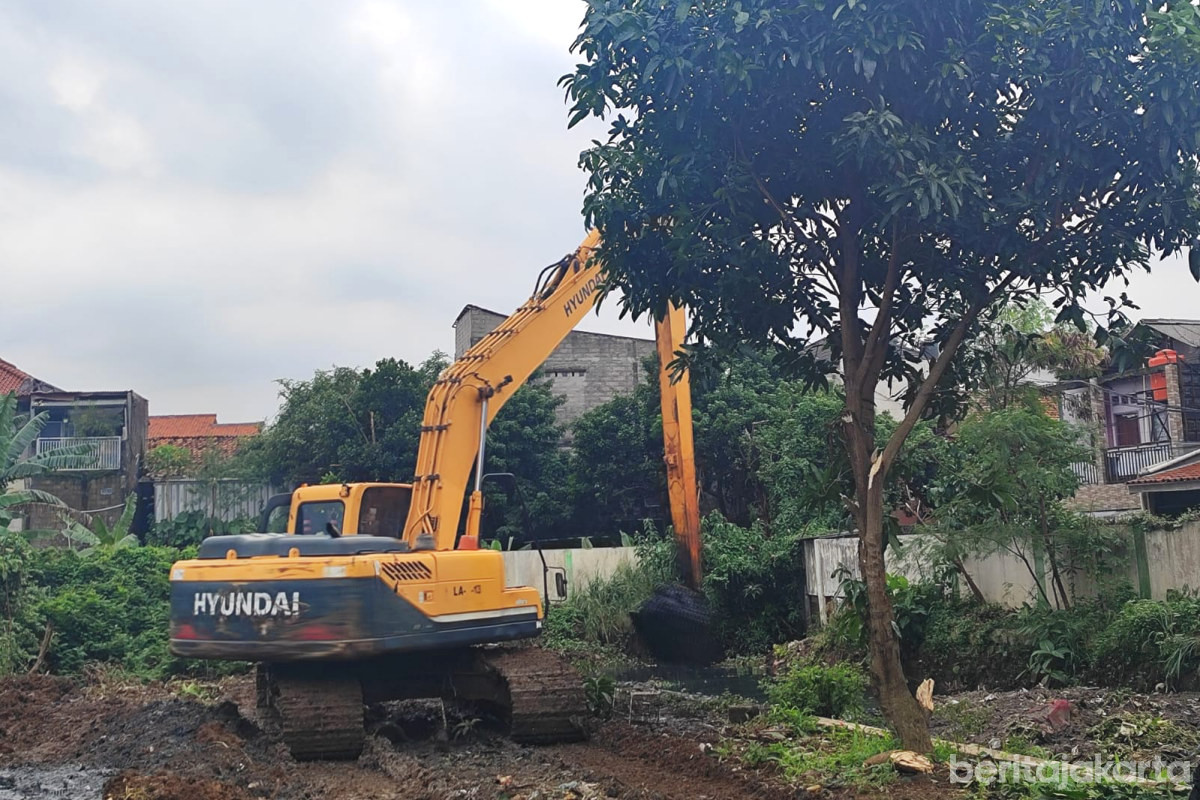 Pengerukan Saluran Penghubung Lenggong