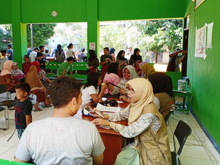  Bazar Pakaian Murah Digelar di RPTRA Taman Sawo 