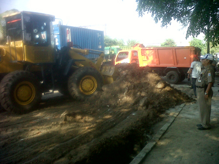 Truk Trailer Terguling, Tanjung Priok-Cilincing Macet