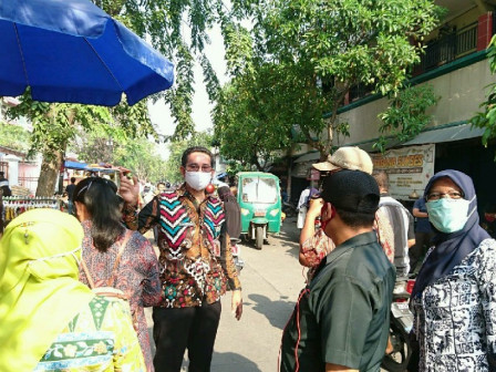 Petugas Gabungan Monitor Pelaksanaan PSBB Pasar Proyek Sukapura