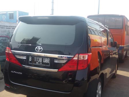 Parkir Sembarangan, Alphard Di Derek Petugas