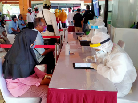 Wali Kota Jaktim Tinjau Pelaksanaan Rqpid Test di Terminal Kampung Rambutan