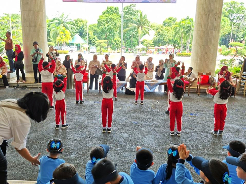  1.000 Anak dan Pendamping Meriahkan Peringatan Hardiknas di Kantor Wali Kota Jakut