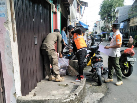  14 Pelanggar Tibmask Diberikan Sanksi Sosial di Sukabumi Utara 