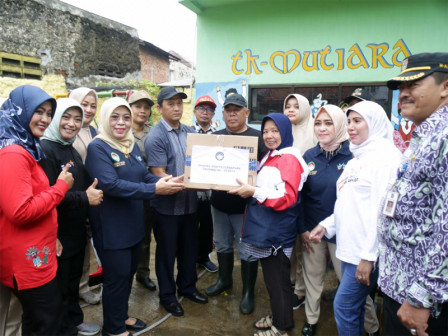 DWP DKI Jakarta Salurkan Bantuan untuk Warga Terdampak Banjir di Cililitan