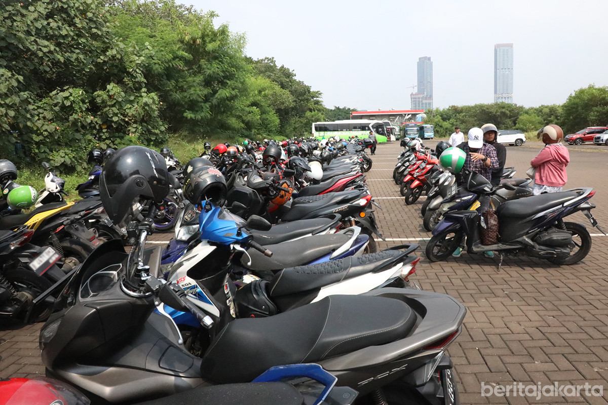 Belasan lokasi parkir disediakan di sekitar lokasi kegiatan Reuni 212