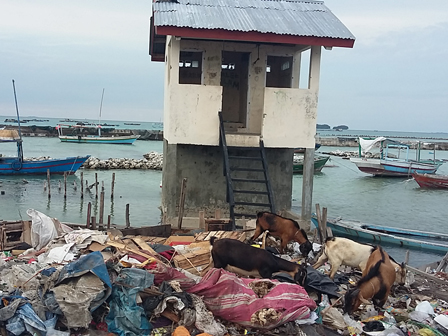 Toilet Apung Rusak Estetika Kepulauan Seribu