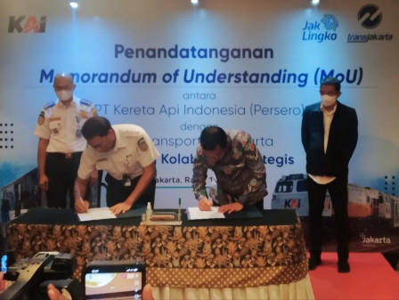 Transjakarta & PT KAI Tandatangani MoU Kolaborasi Strategis