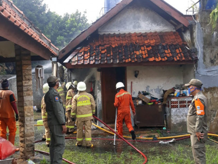 Tiga Unit Armada Pemadam Dikerahkan Padamkan Kebakaran di Bintaro 