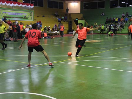 Pejabat DKI Tundukkan Tim Futsal Wartawan Balai Kota