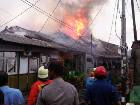 56 KK Mengungsi Akibat Kebakaran di Kramat Pulo