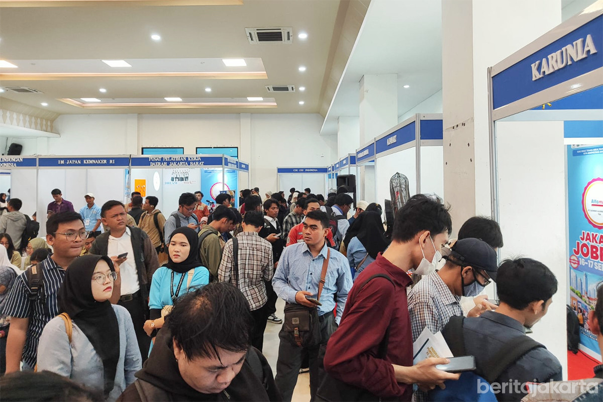 Suasana gelaran Job Fest di di Gelanggang Remaja Kecamatan Cengkareng