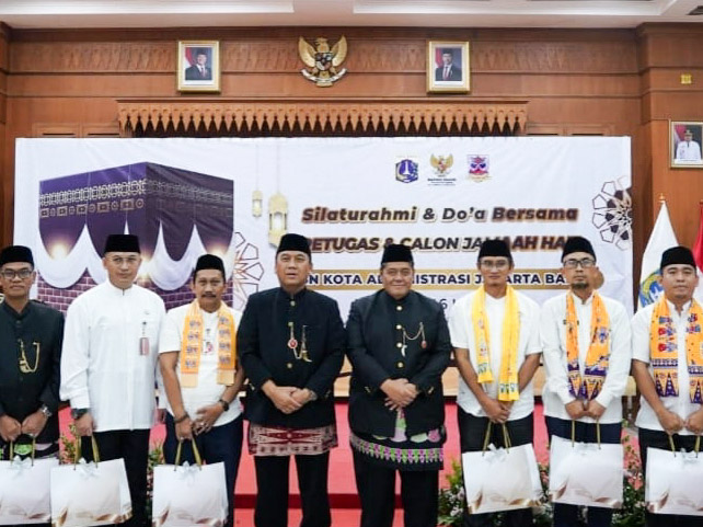 Uus Lepas Petugas dan Calon Jemaah Haji ASN Pemkot Jakbar 