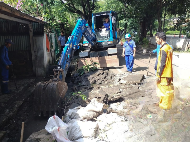 Saluran Air di Jalan Dharmawangsa XI Dinormalisasi 