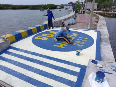 Pembangunan Tanggul Penghubung Jalan Lingkar di Pulau Harapan Rampung