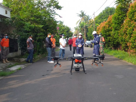 Gunakan Drone dan Spray Darat saat Pelaksanaan Disinfeksi di Pesanggrahan