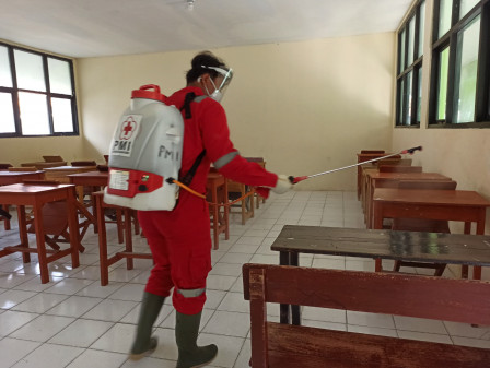  11 Lokasi Sekolah di Kelurahan Pulau Tidung Didisinfeksi 