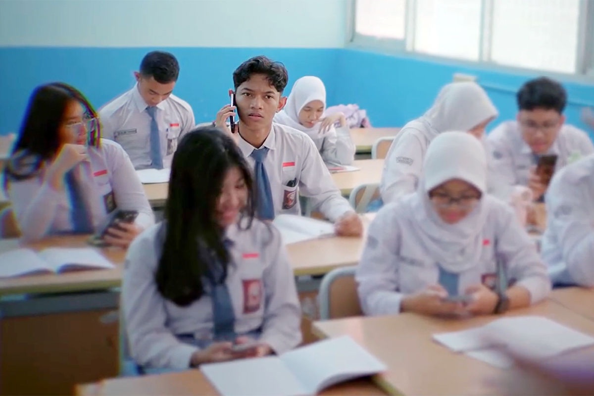 Disdik menerbitkan SE Nomor e-0001/SE/2026 tentang pembatasan penggunaan gawai di lingkungan sekolah