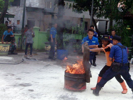 70 Petugas PPSU RBU Dilatih Tangani Kebakaran