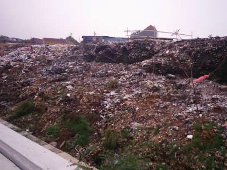 10 Meter, Sampah Di Srengseng Menggunung