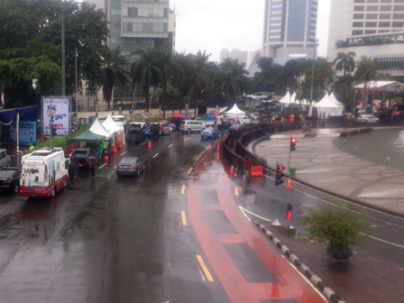 Jalan MH Thamrin Mulai di Tutup