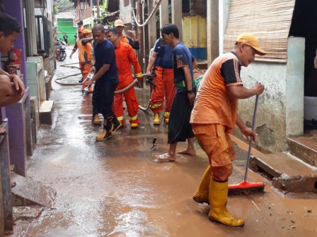  Kerja Bakti Pasca Banjir di RW 05 Pondok Pinang