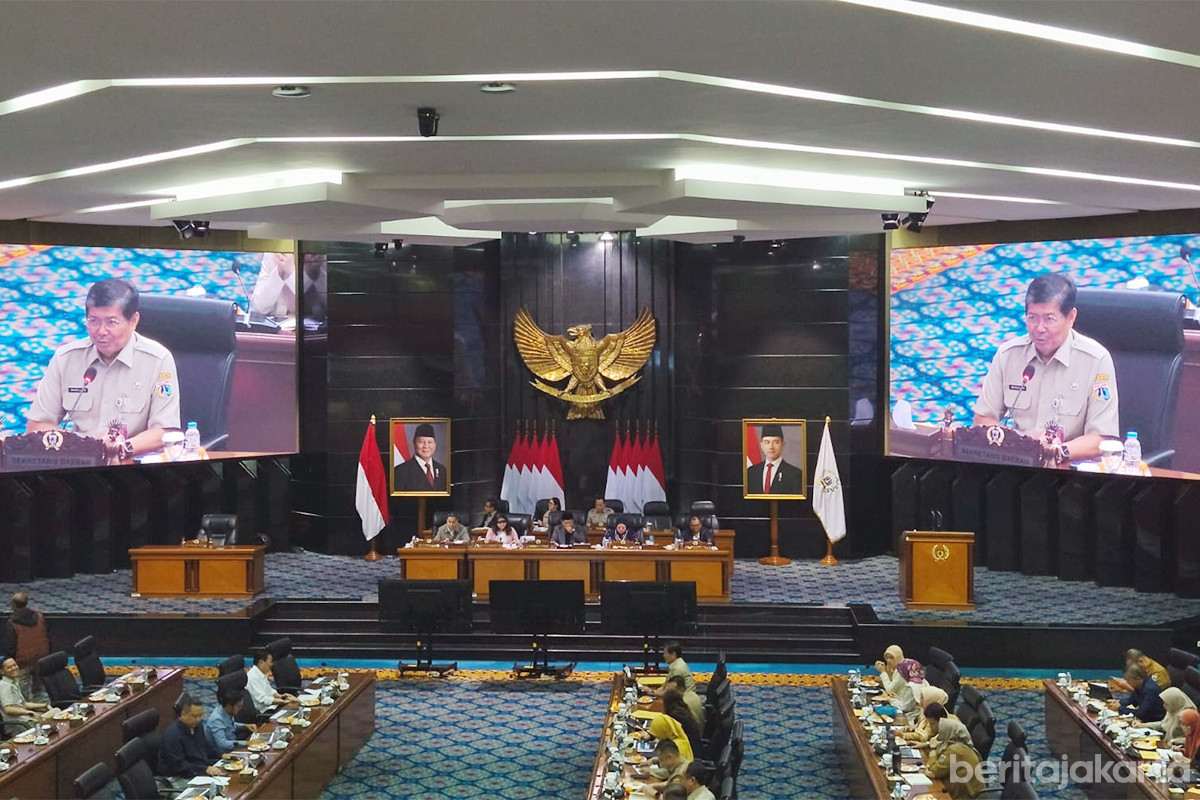 Sekda Marullah memberikan keterangan saat mengikuti rapat Banggar DPRD DKI Jakarta bersama TAPD