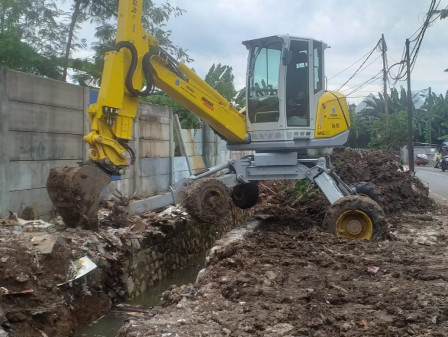 Saluran di Jalan H. Asni Dinormalisasi