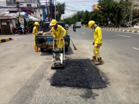 Sudin Bina Marga Jakpus Perbaiki Jalan Lingkungan di Tiga Kecamatan