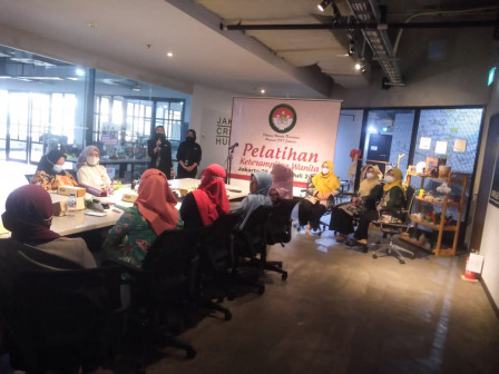 Puluhan Anggota DWP DKI Jakarta Ikut Pelatihan Handmoney Bouquet 
