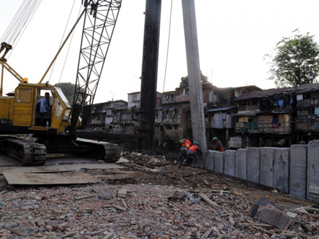 Pemasangan Sheetpile Ciliwung Capai 81 Persen